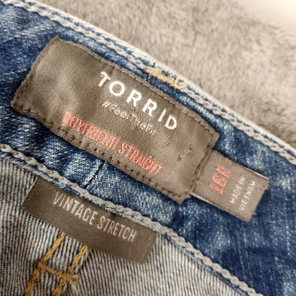 torrid Women's Light Wash Distressed Skinny Jeans Size 16R - Picture 10 of 16